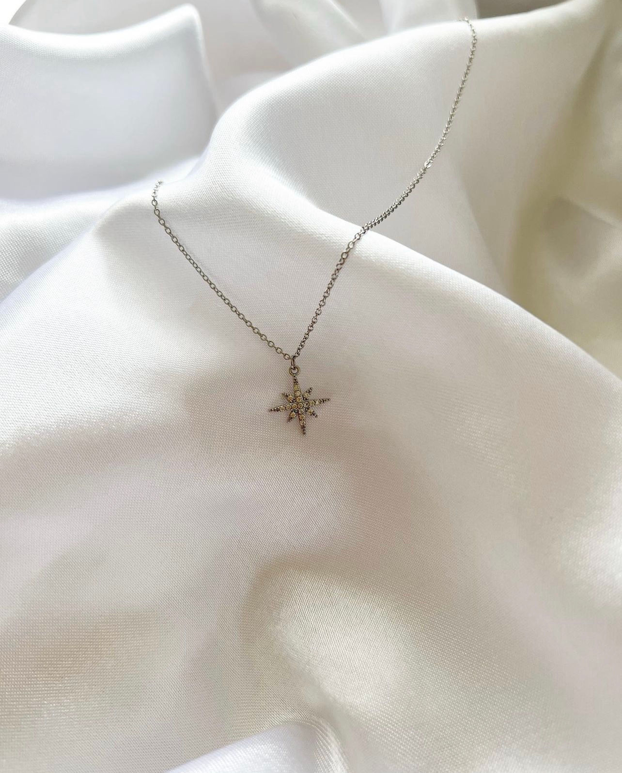 Collier NEJMA