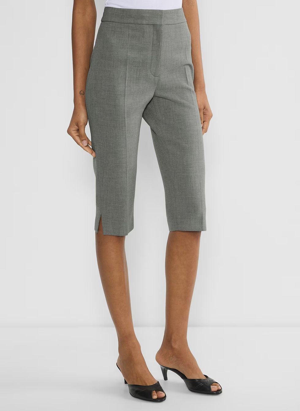 Aritzia Babaton Avenue Capri 高腰合身剪裁七分短褲