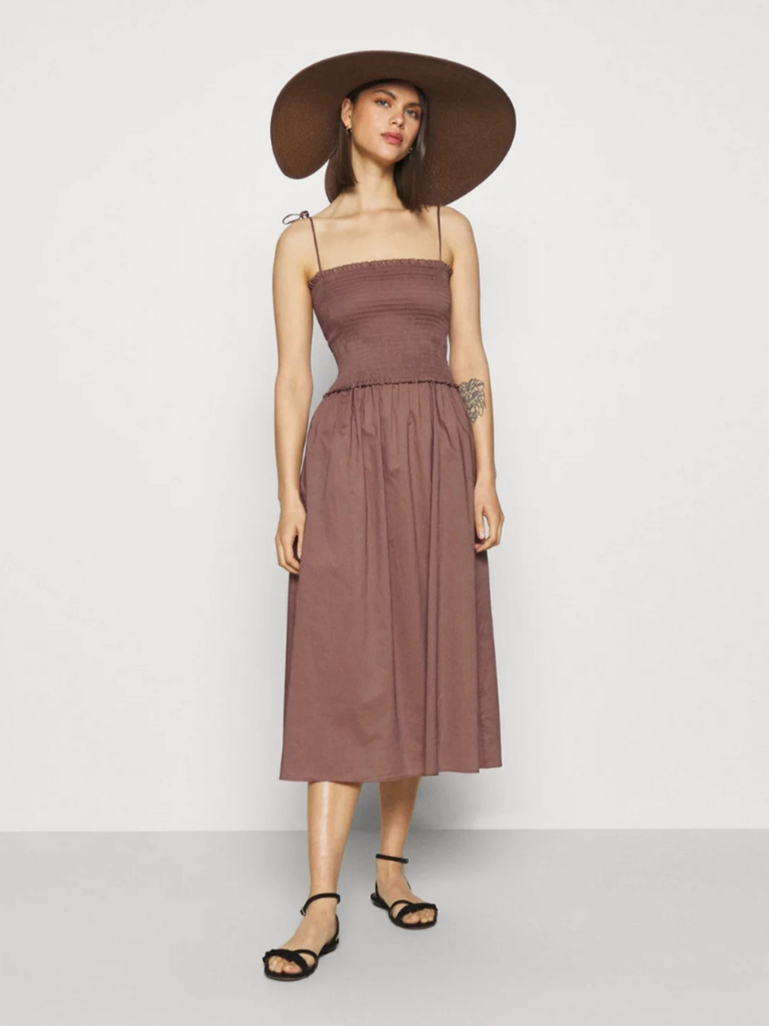 ARKET Shirred Sundress in brown 夏季縮褶中長款細肩帶連衣裙 棕色
