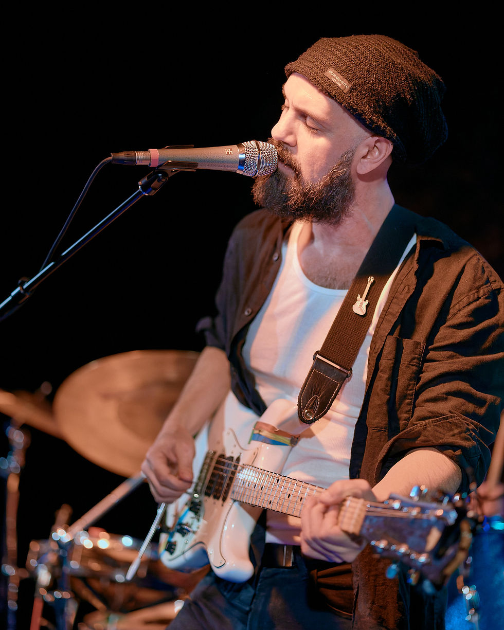 Tom Hamilton opening for Band of Skulls (Photo by Joe Chiarella)