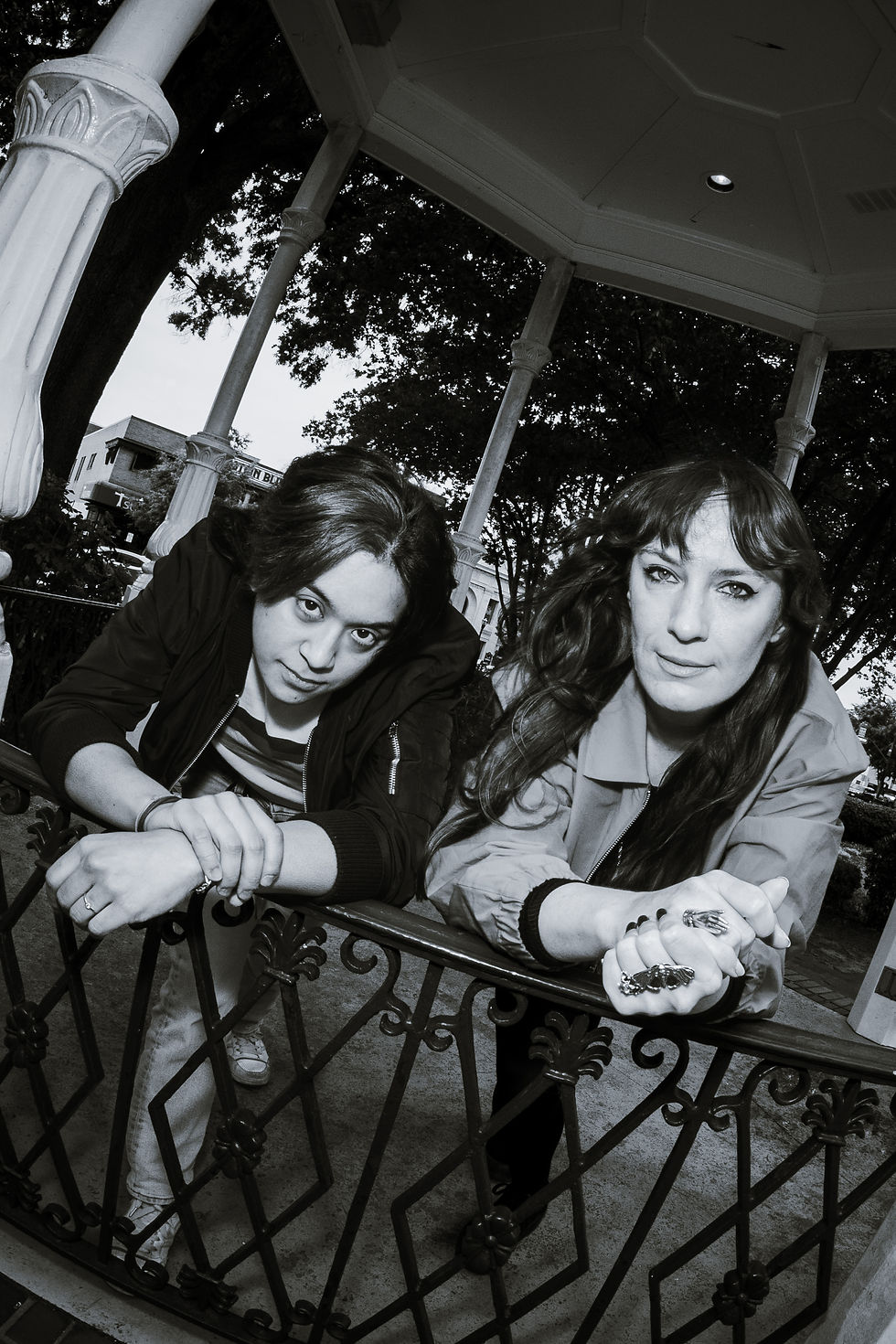 Parachutes talks Get Obsessed (Photo by Mikey Smith)