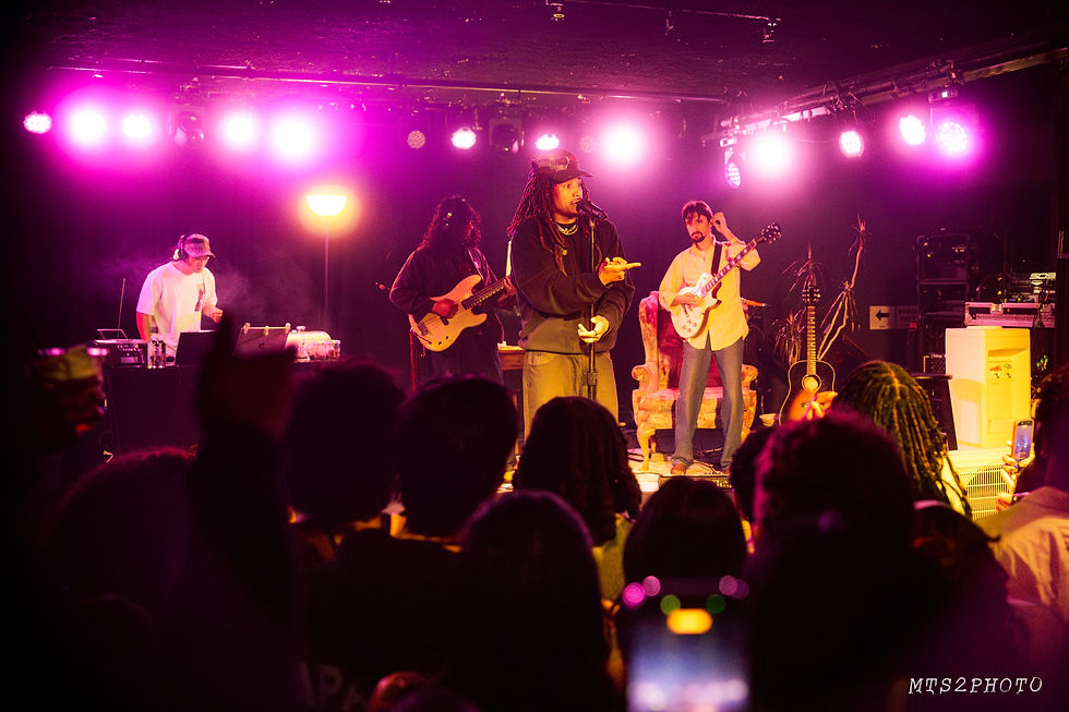 Jordan Ward on The Apartment Tour with his backing band (Photo by Mikey Smith)