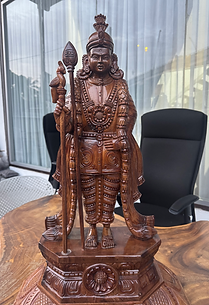 பீடத்தில் ராஜா அலங்கார முருகன்