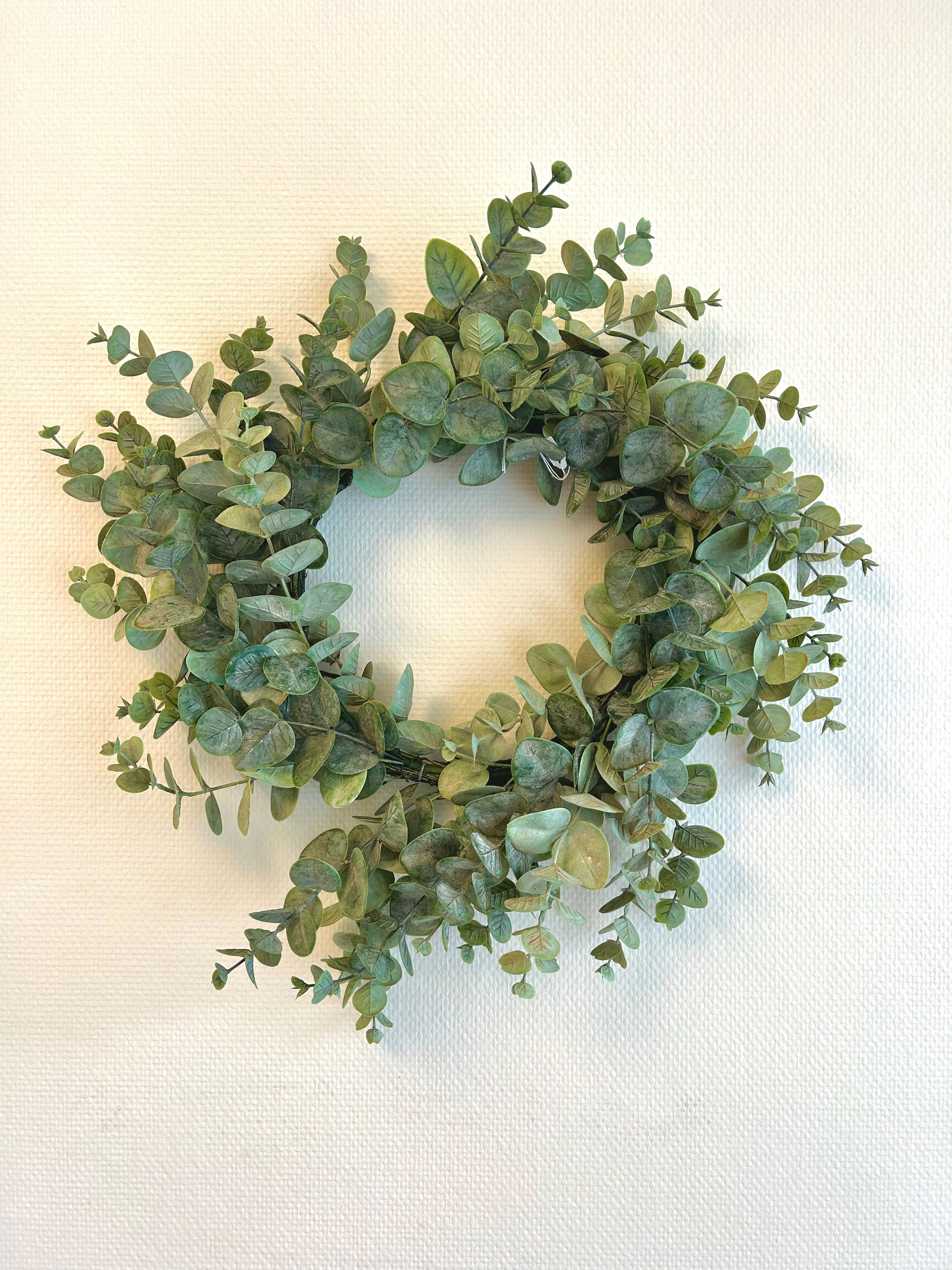 Couronne décorative d’eucalyptus