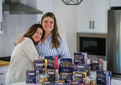 Madre e hija creadoras de Tosi.webp