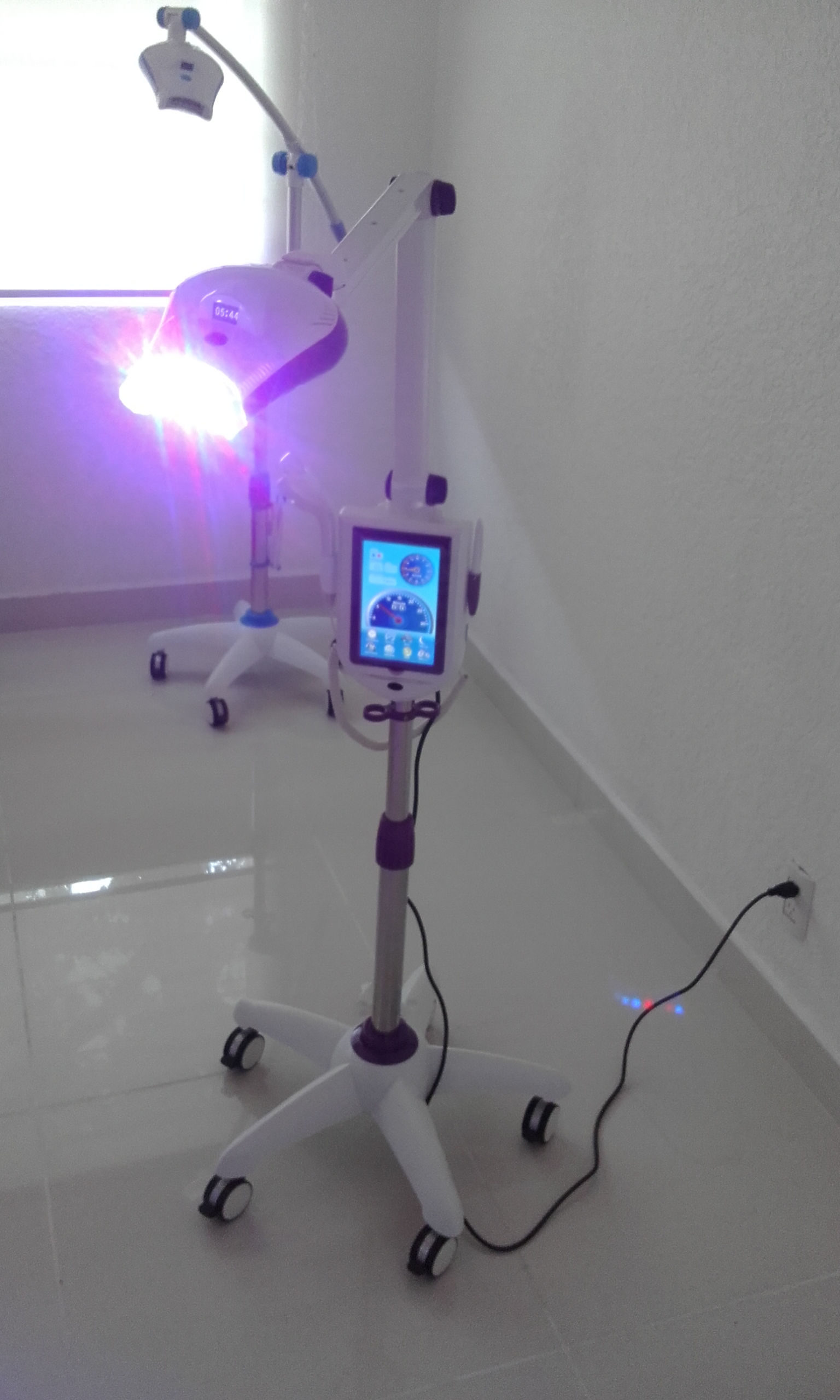 LAMPARA DE BLANQUEAMIENTO DENTAL PORTATIL