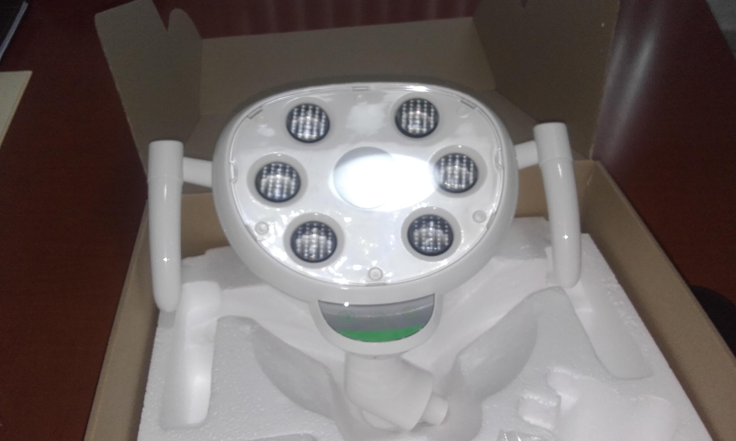 LAMPARA DE 6 LED CON CONTROL MANUAL