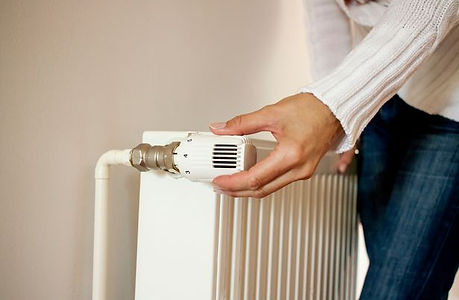 0_One-hand-adjust-thermostat-valve.jpg