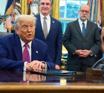 Kristi Noem arremete contra Claudia Sheinbaum por alentar protestas en Los Ángeles