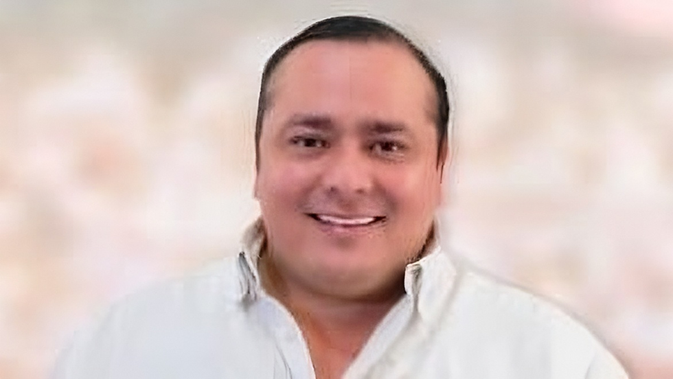En Chiapas, el alcalde de Pichucalco, Andrés Carballo Córdova, fue señalado por presuntamente haber regalado un vehículo de último modelo a su padre, Andrés Carballo Bustamante, exalcalde y exdiputado priista, situación que generó inconformidad entre habitantes del municipio.