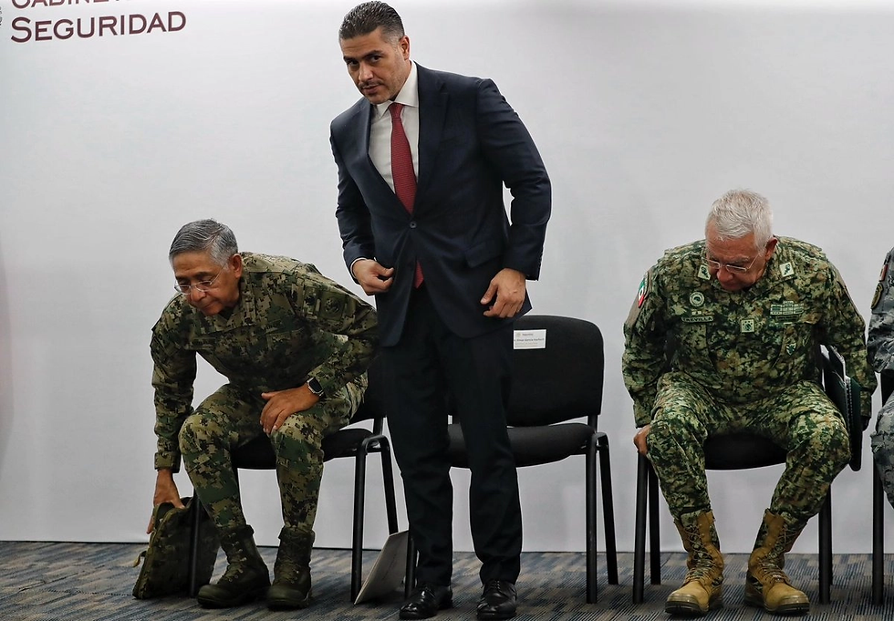 El titular de la Secretaría de Seguridad y Protección Ciudadana (SSPC), Omar García Harfuch, afirmó que “va a mejorar la coordinación” entre el Gabinete de Seguridad del Gobierno de México y la Fiscalía General de la República (FGR) con la llegada de Ernestina Godoy Ramos como encargada del Despacho, así como con los cambios internos que hizo, mediante los cuales designó a nuevos titulares en la Fiscalía Especializada en Materia de Delincuencia Organizada (FEMDO) y en la Agencia de Investigación Criminal (AIC).En conferencia de prensa este domingo en la SSPC, tras ser cuestionado, García Harfuch señaló que siempre hubo “muy buena coordinación” con el exfiscal general Alejandro Gertz Manero, quien renunció al cargo el pasado jueves para ser postulado a una embajada.“Lo que buscamos es eso, fortalecer la coordinación. Teníamos una muy buena coordinación. Ahora, con la reestructuración que la licenciada Ernestina Godoy está comenzando a hacer, pues esperamos todavía una mejor coordinación. Estamos convencidos de que así va a ser”, dijo.