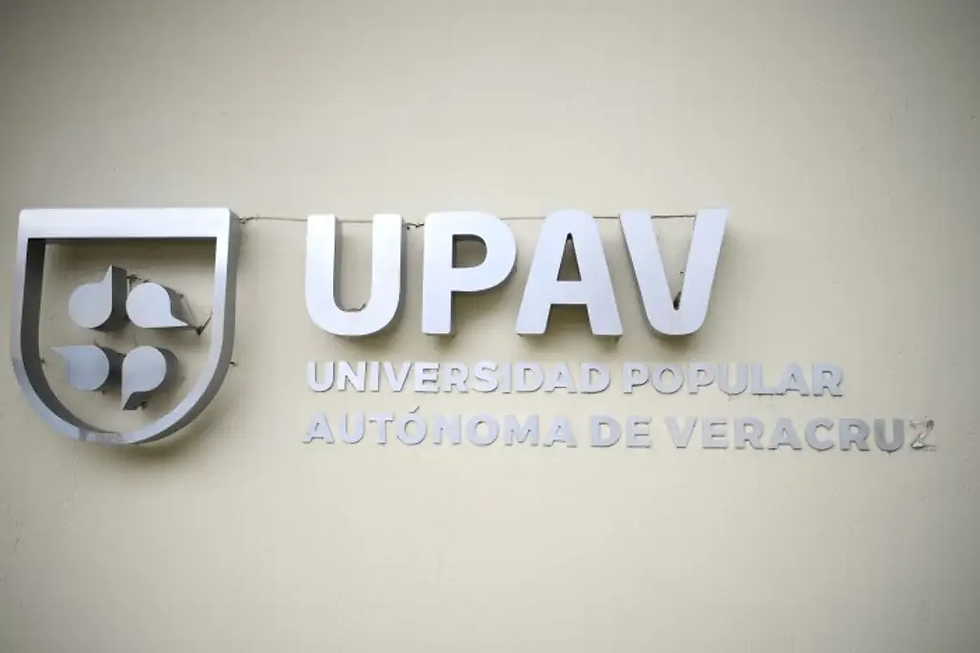 Docentes y directores de la Universidad Popular Autónoma de Veracruz rechazaron firmar el Contrato de Prestación de Servicios Profesionales 2026, al señalar que reduce el pago por clase, elimina prestaciones y limita la libertad de expresión.