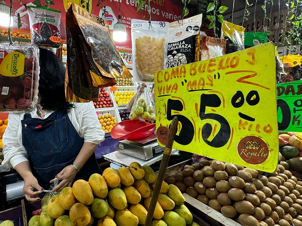 La canasta básica alimentaria de 44 productos registró un precio promedio de 2 mil 121.59 pesos en mayo, con un alza mensual de 15.14 pesos, de acuerdo con el seguimiento mensual de la Alianza Nacional de Pequeños Comerciantes (Anpec), realizado en todos los estados del país.