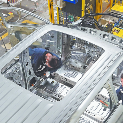 "Golpe" al T-MEC, EU aplaza ajuste de reglas de origen automotrices al 2027