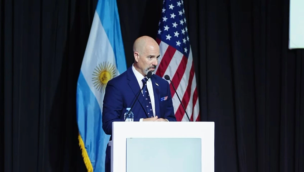 El director de la agencia antidrogas de Estados Unidos (DEA, por sus siglas en ingles), Terry Cole, afirmó que Omar García Harfuch, titular de la Secretaría de Seguridad y Protección Ciudadana (SSPC), a quien considero un “socio de confianza” y “buen amigo de Estados Unidos”, “entiende las amenazas que enfrentamos juntos a nivel mundial; organizaciones criminales transicionales, dedicadas al tráfico drogas mortales, propagan la violencia y corrompen instituciones y destruyen familias, operan a través de las fronteras y explotan cada debilidad”.