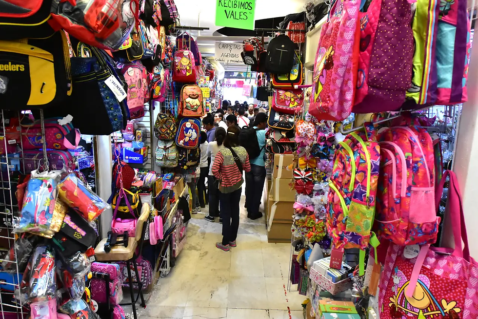 La piratería china de útiles escolares, que con el regreso a clases está ya en uno de sus puntos máximos de venta masiva, ya provoca pérdidas estimadas de entre 30 y 50% para el comercio formal de la Ciudad de México, de acuerdo con la Cámara Nacional de Comercio, Servicios y Turismo de la Ciudad de México (Canaco CDMX).