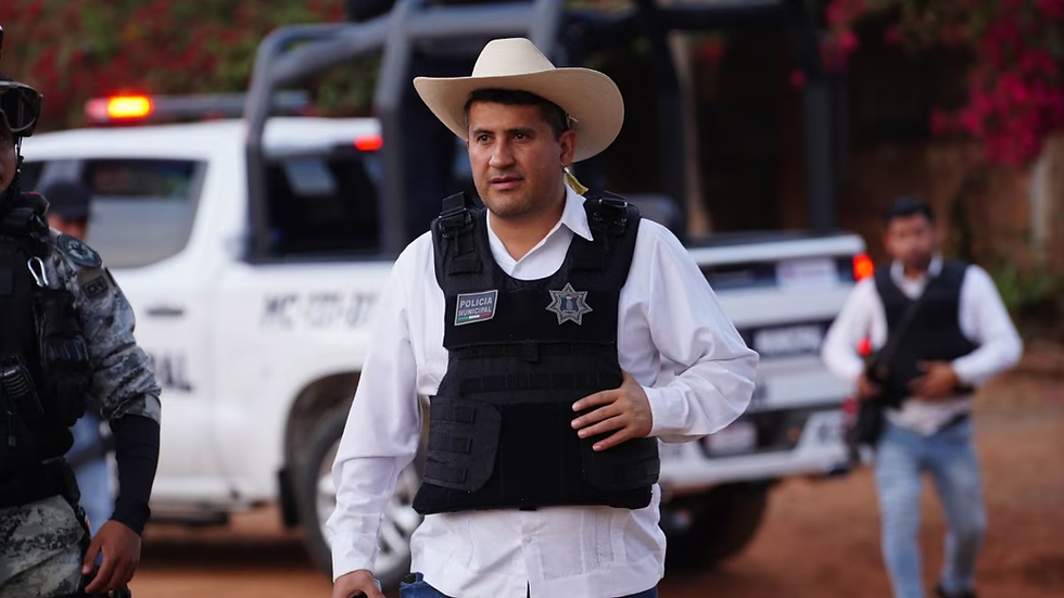 El Gabinete de Seguridad confirmó esta noche que el alcalde de Uruapan, Carlos Manzo, falleció tras ser atacado a balazos durante el Festival de Velas.