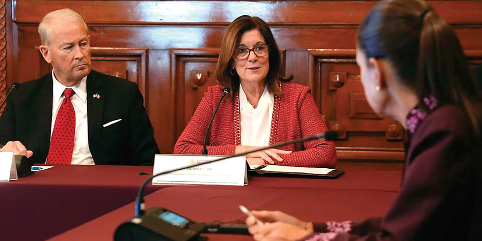 La Presidenta Claudia Sheinbaum Pardo destacó ayer la confianza de las empresas estadounidenses para invertir en México y la importancia de mantener la relación comercial en beneficio de ambos países, tras reunirse en Palacio Nacional con representantes de la Cámara de Comercio de Estados Unidos (AmCham) y el embajador de ese país aquí, Ronald Johnson.
