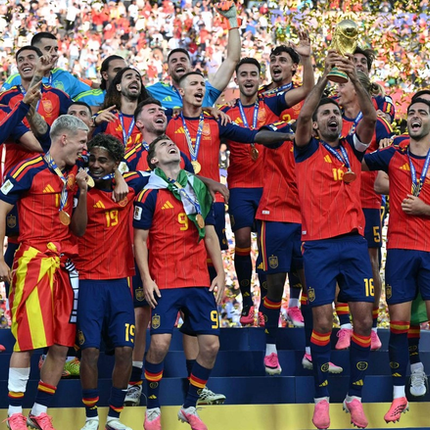 España conquista su segunda Copa del Mundo tras ganarle a Argentina; Messi llora la derrota