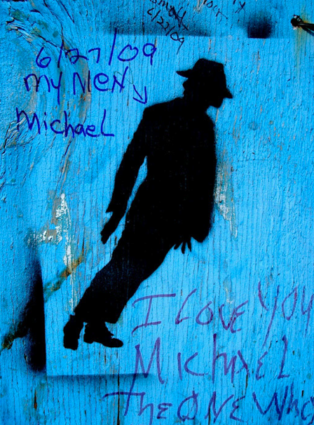 MJ MEMORIAL AT THE APOLLO