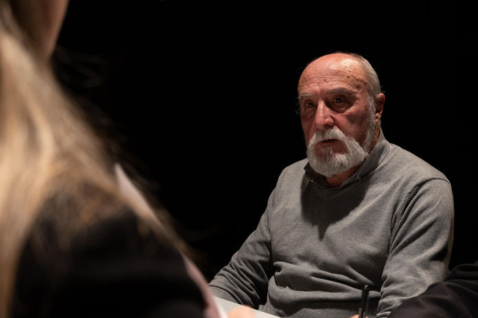 Emilio García en el rodaje del cortometraje Era como estar en el infierno