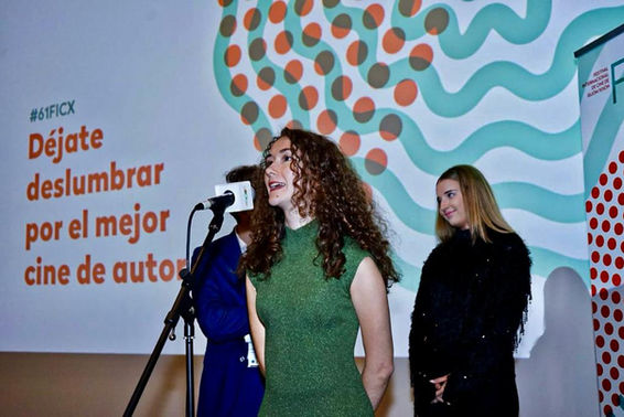 Laura Fargueta Pelufo presentando el cortometraje 'La Casa Encogida' en el Festival Internacional de Cine de Gijón 