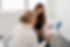 Frau Dr. Barbara Dlimi beim Aufklärungsgespräch über Botox in Langenfeld