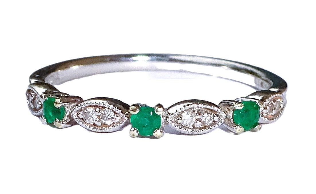 Antique Style 9ct White Gold Emerald & Diamond 3 Stone Milgrain Ring, Size M