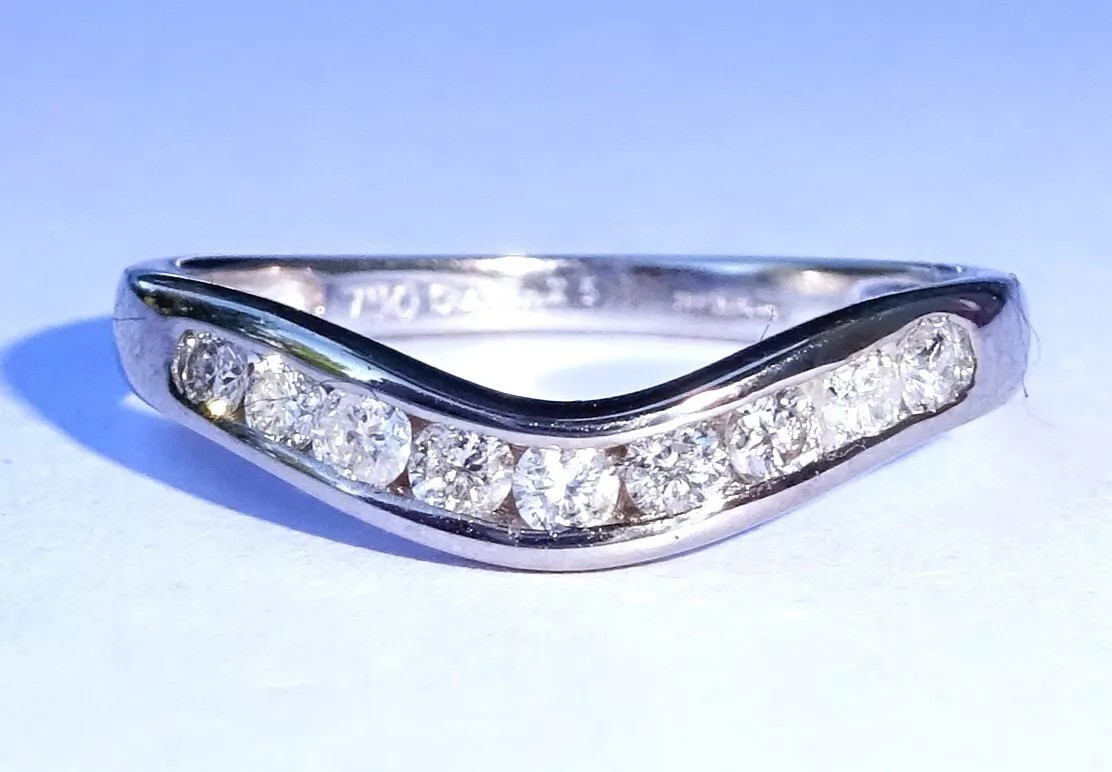 18ct White Gold & 0.25ct Diamond Channel Set Curved Wishbone Ring, Size K