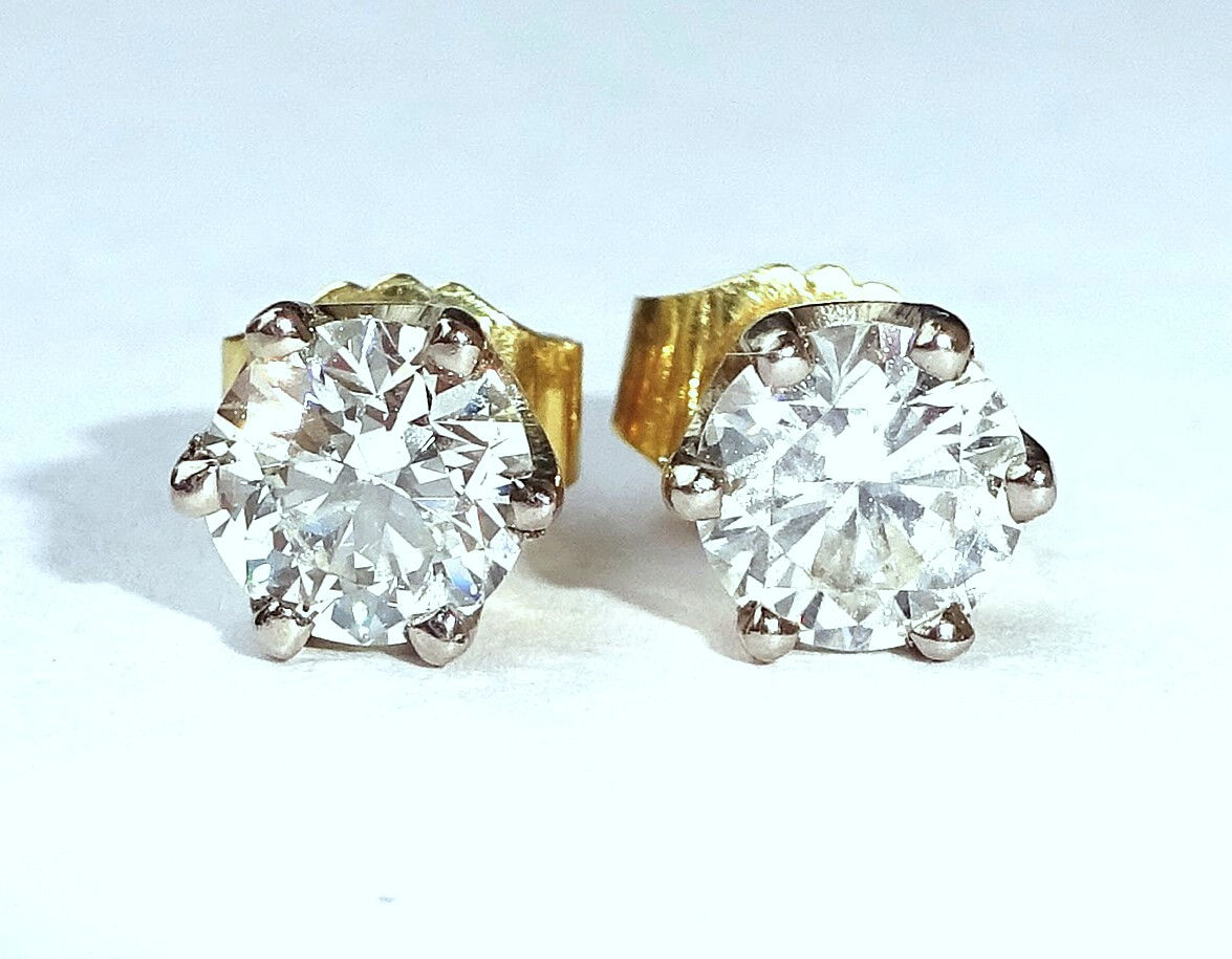 18ct Gold 1.42ct Diamond Stud Earrings, with Certificate