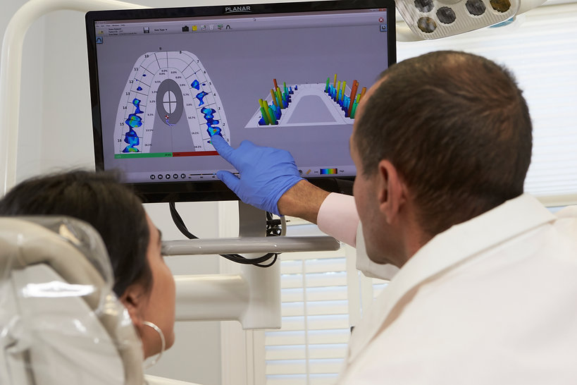 T-Scan Novus core software with dentist and patient