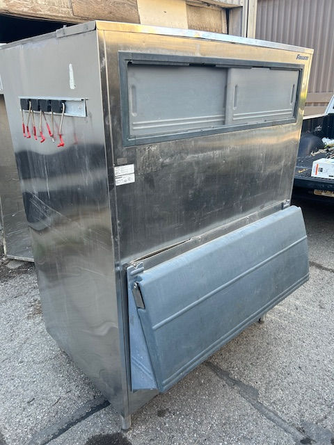 Thumbnail: Follet 1300lbs ice bin