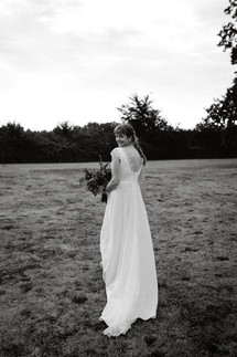 robe de mariée lors de la séance photo au domaine de gaiai à guillac - Photographe gironde