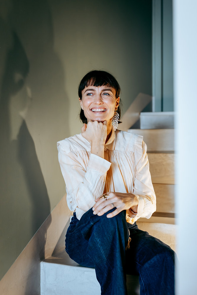 Photo professionnelle pour site web à Bordeaux : incarner son identité créative