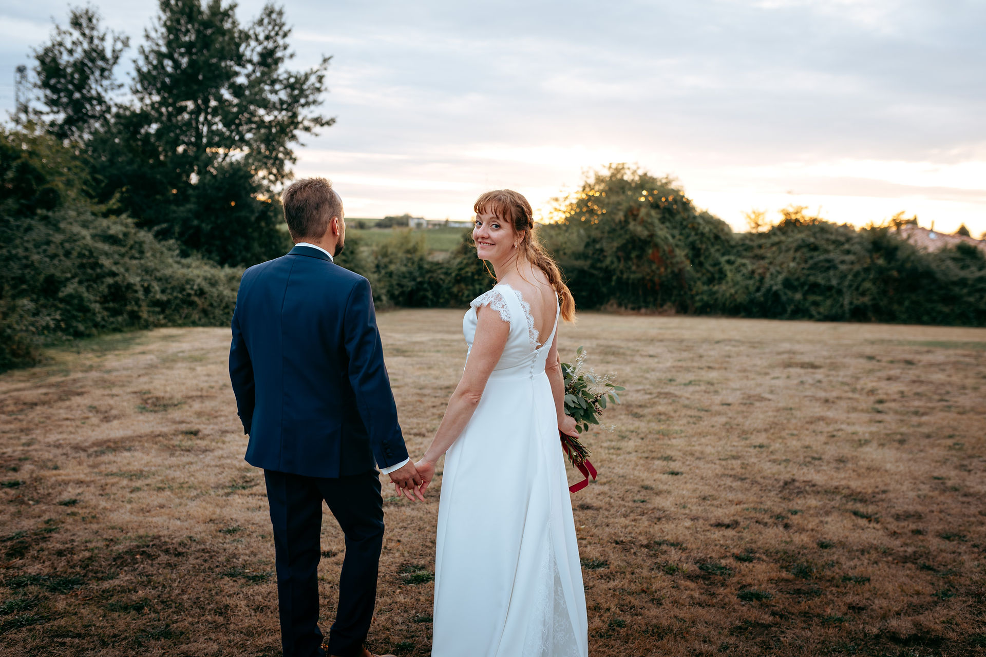 seance photo couple de mariage au domaine de gaia à Guillac - photographe de mariage en gironde