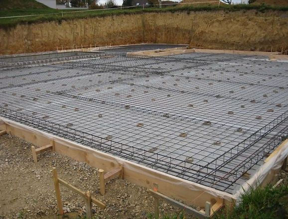 Groupe Latreille est votre expert en dalles de béton : garage, sous-sol, terrasse, trottoir, contour de piscine et plus. Nous