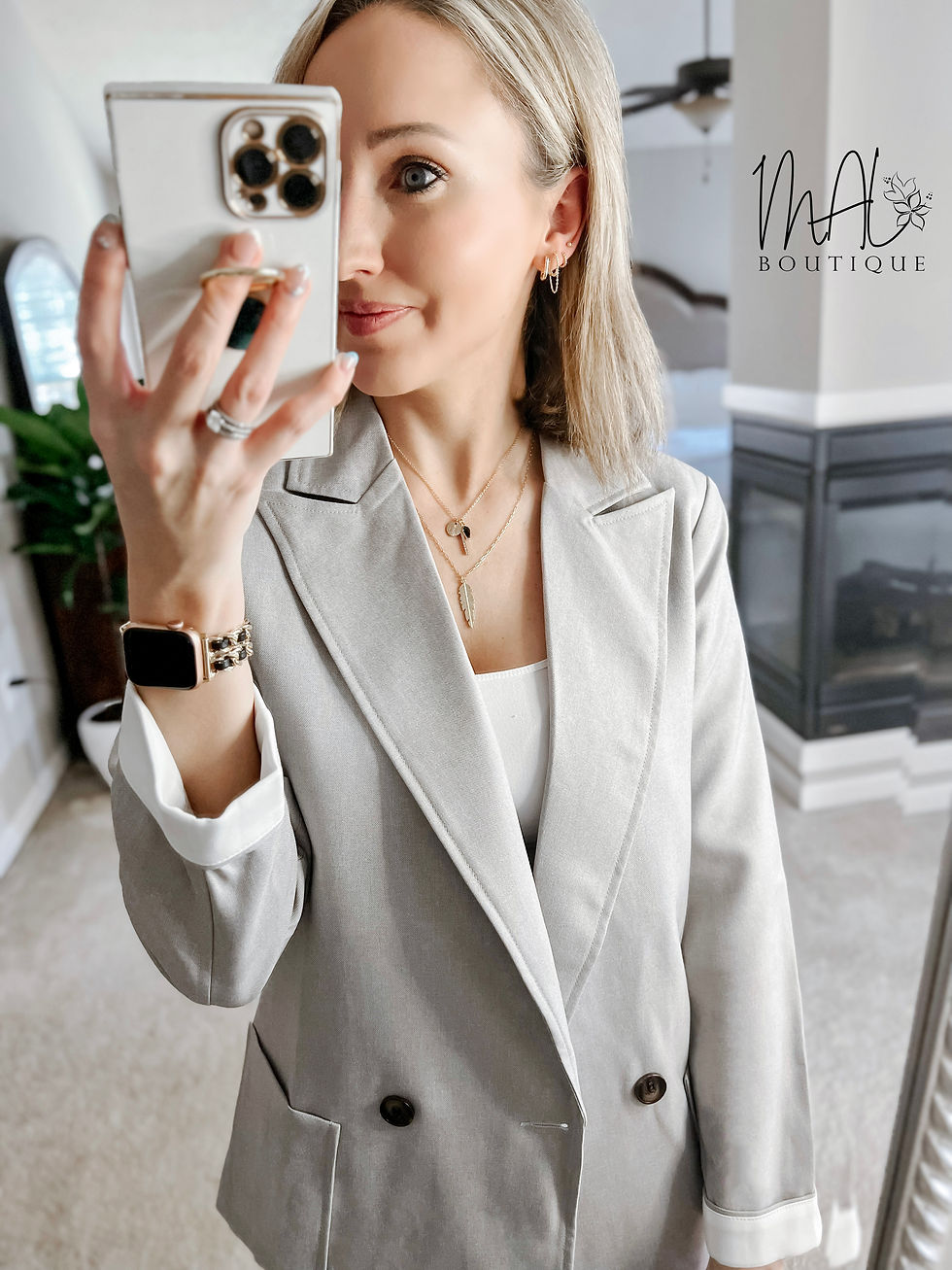 Thumbnail: Hayes Link Leaf Charm Necklace