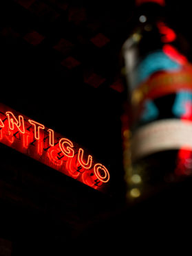 botella en un bar