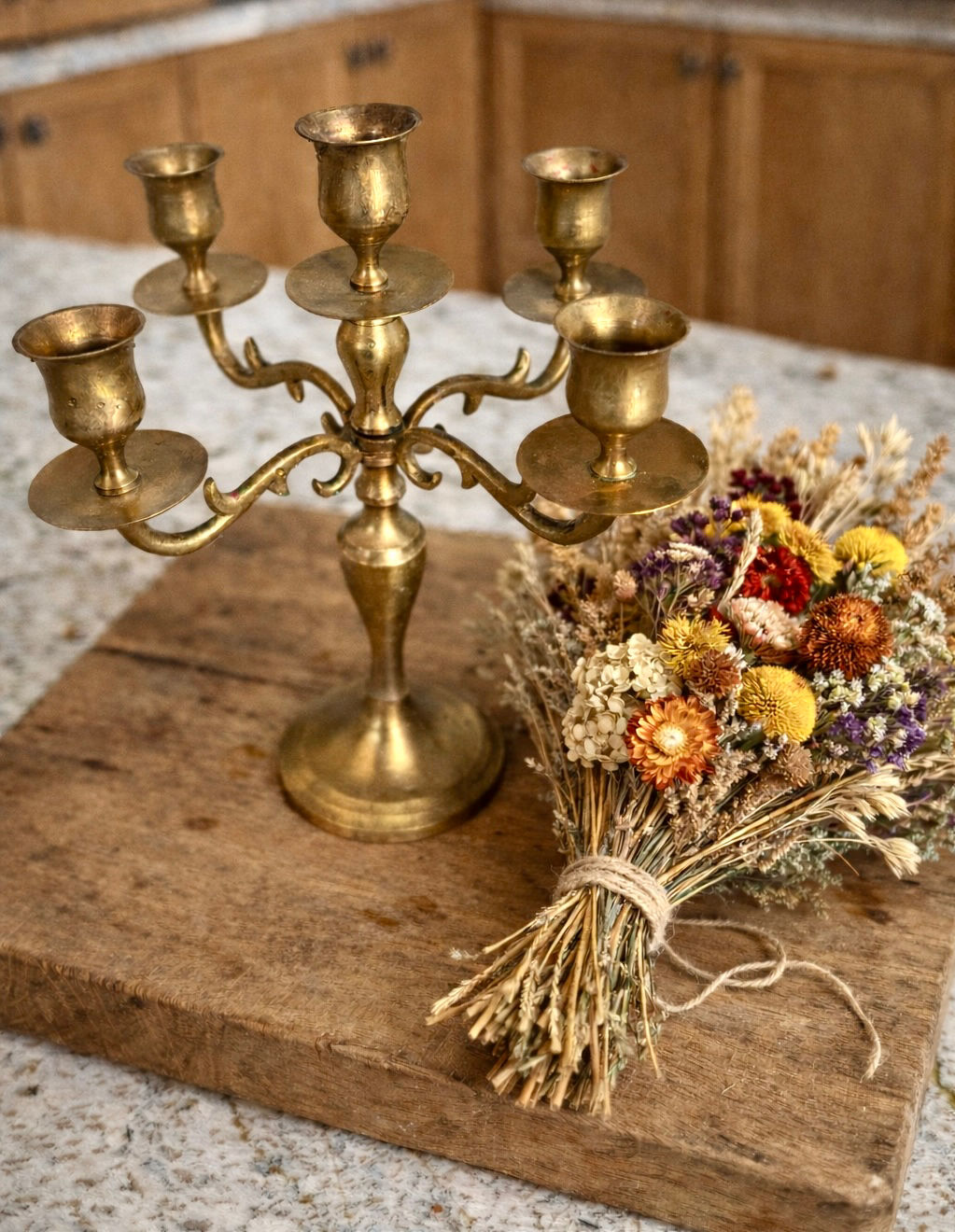 Candélabre vintage 5 branches en laiton massif Delgif India avec patine naturelle
