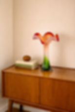 Vase vintage en verre soufflé rouge et vert, forme corolle, style mid-century