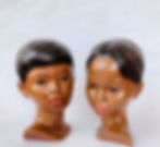 Paire de bustes décoratifs vintage en chalkware représentant deux visages, style rétro années 50–60