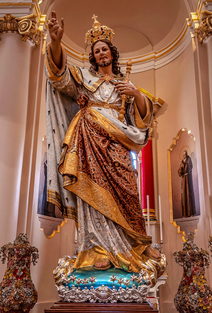 Titular Statue