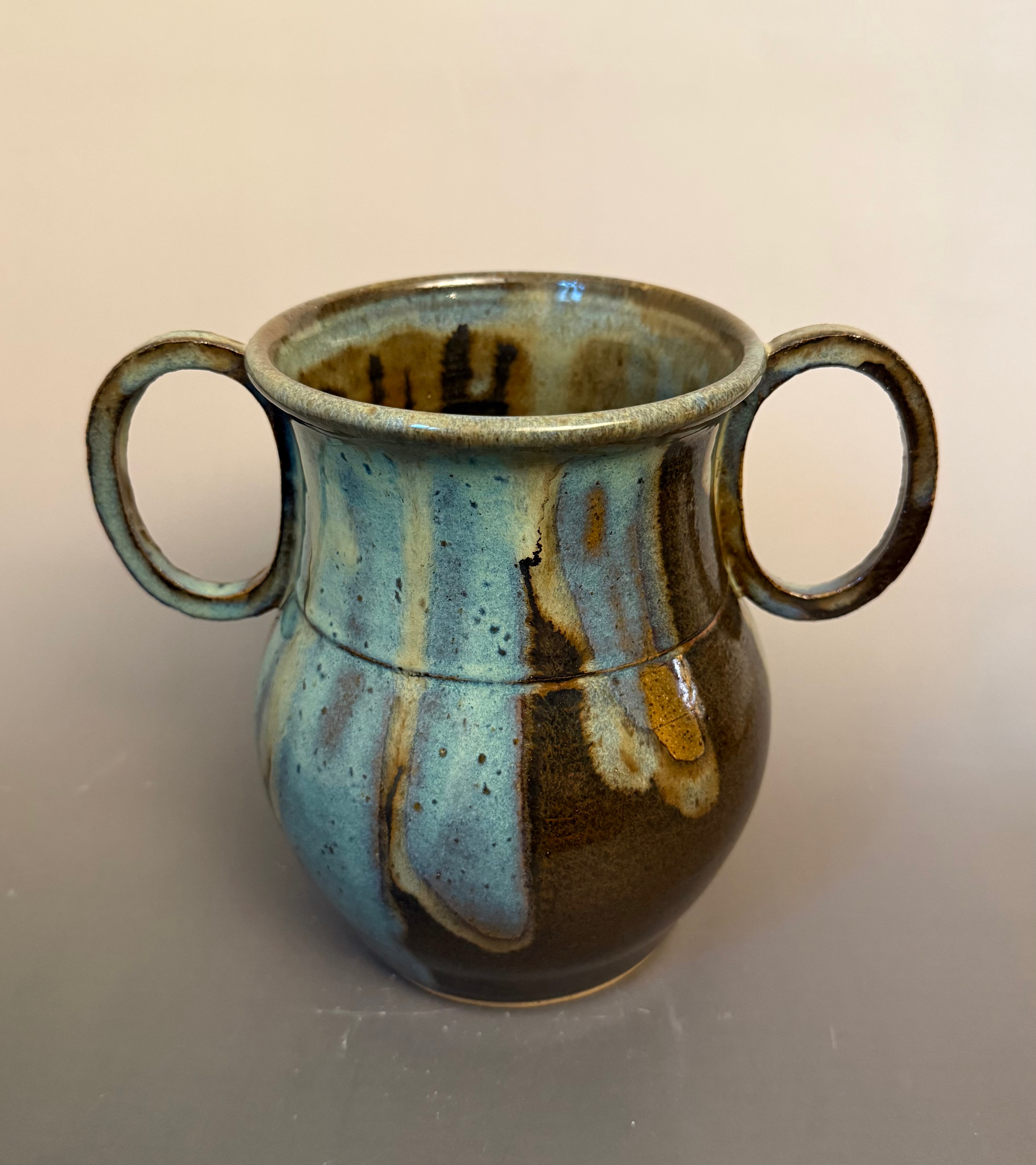 Vase with handles - V027