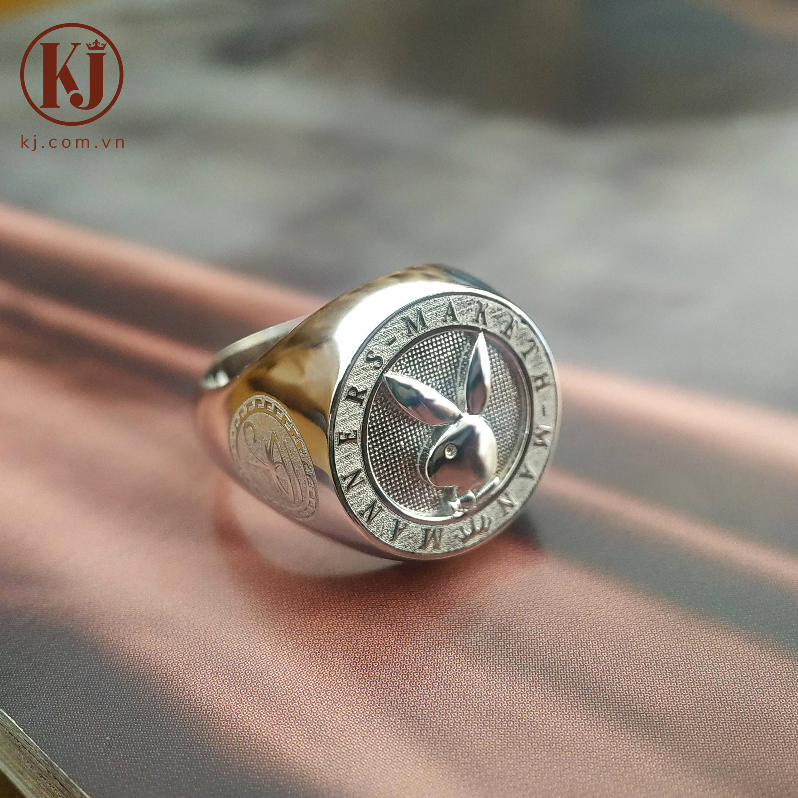 Nhẫn signet hinh thỏ KJM0822