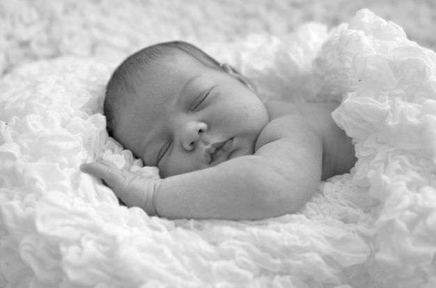 Newborn-Fotografie Neugeborenen-Fotografie Babyfotos cabo.ch Schlafen wie ein BabyN70_8207.jpeg