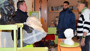 Un prêt de sculptures d'art à domicile