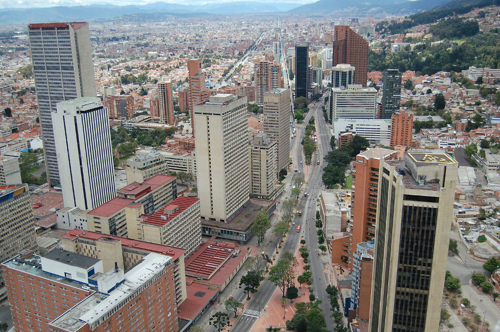 Todos los dìas, los estudiantes de la Universidad Central recorren kilómetros para cumplir con sus deberes académicos. (Foto Canva)