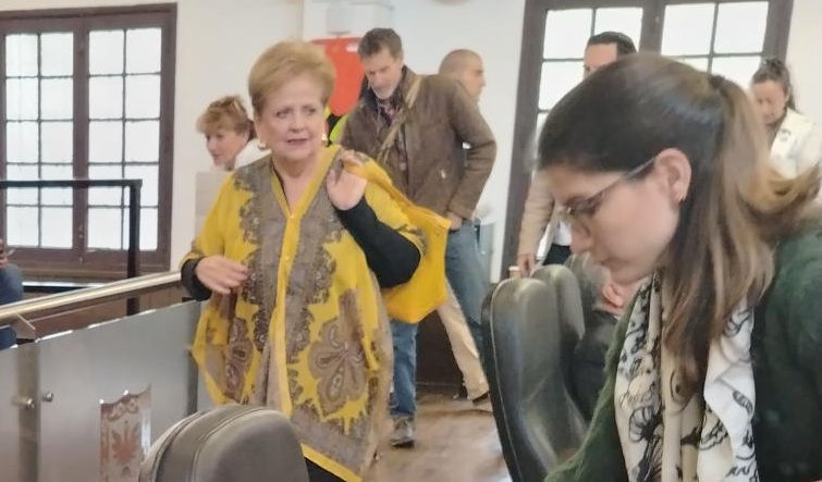 La concejala del Partido Liberal María Victoria Vargas citó al debate. Durante la sesión se quejó por la indiferencia no solo del Grupo Energía de Bogotá, sino también de otros ediles que no participaron.