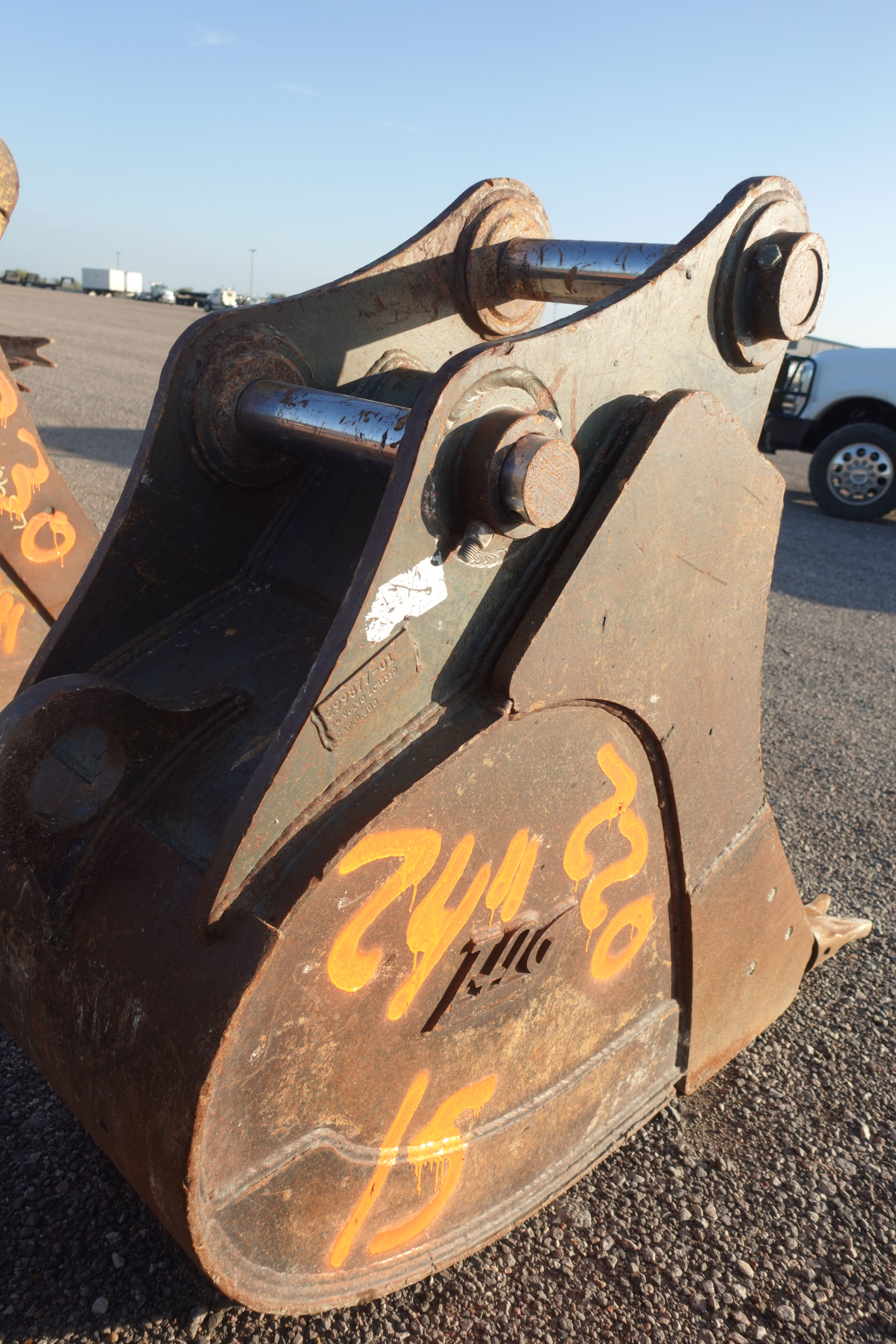 24" Tag Dirt Bucket Volvo EC220