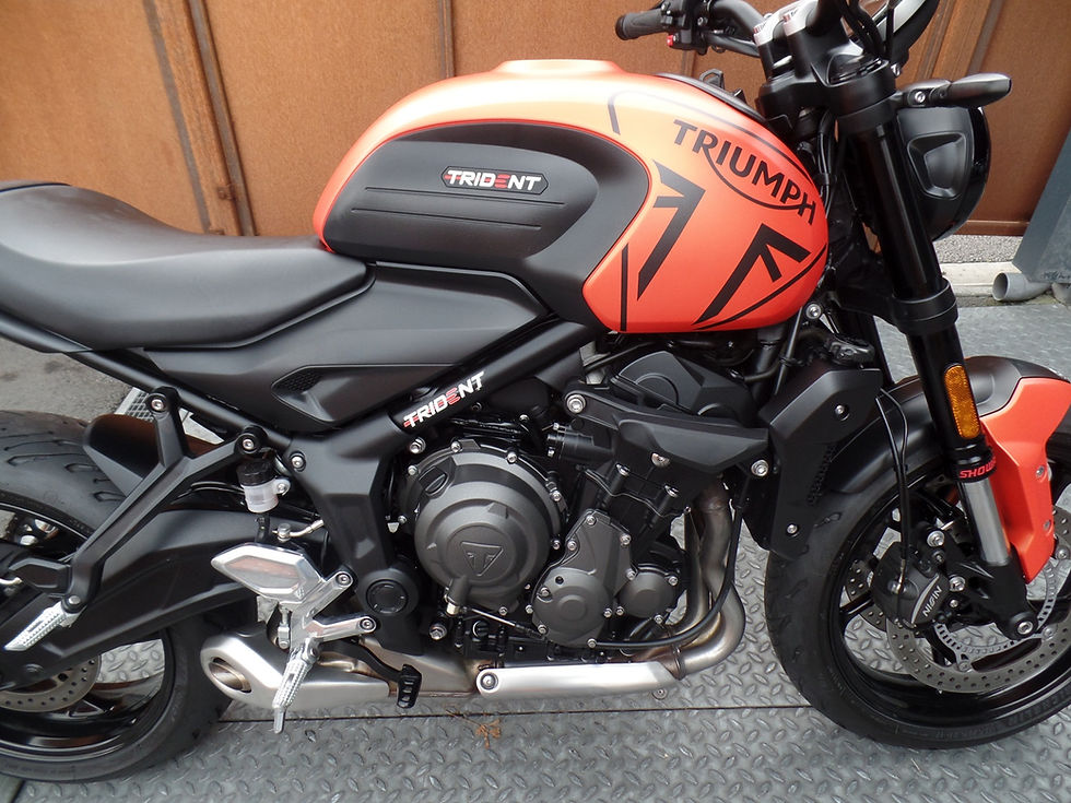 Miniature : triumph trident 660cm³ abs 2023 6975km état neuf garantie 1.2.3ans